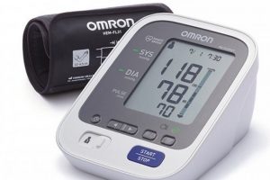 Tlakoměr Omron M6 Comfort